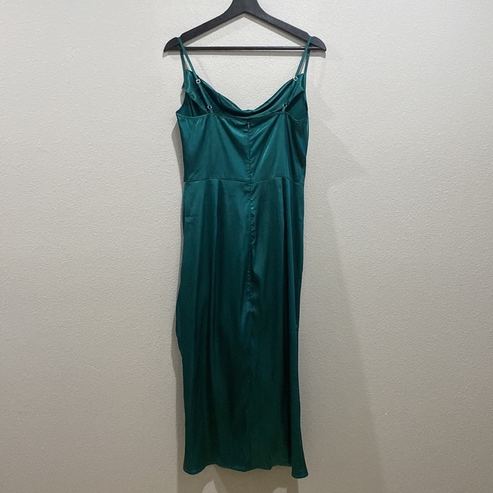 Zaberry Hunter Dark Green Satin Cowl Slouch Neck Leg Ruching Midi Dress Size M - Picture 2 of 6